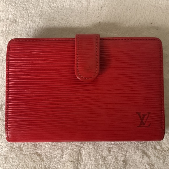 Authentic Louis Vuitton red epi kisslock wallet with gold hardware - Picture 12 of 12